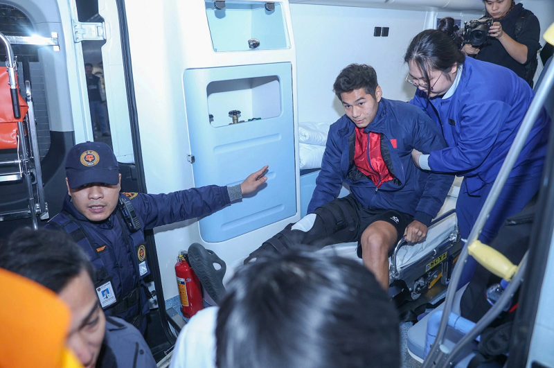 lanh-dao-vff-truc-tiep-dong-vien-hieu-minh-sau-cu-soc-chan-thuong